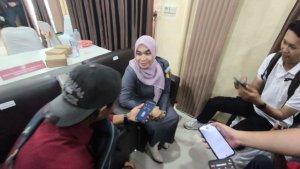 Ketua-Bawaslu-HST-Nurul-Huda-Tengah-saat-diwawancara-awak-media.jpg
