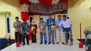 Ketua-DPRD-Kotabaru-turut-serta-meresmikan-kantor-KUD-Bersama-Sejakah-Makmur.jpg