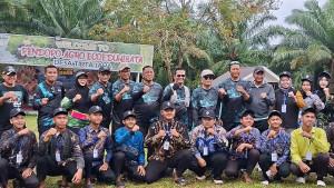 Ketua-DPRD-Tala-H-Khairil-Anwar-topi-krem-bersama-wabup.jpg
