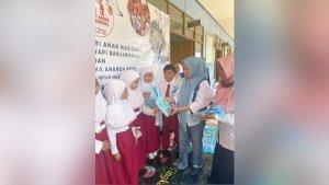 Ketua-Iwapi-Banjarmasin-Aida-Muslimah-di-SD-Austral-Byna-dan-SDN-Basirih-10-Rabu-02082023.jpg