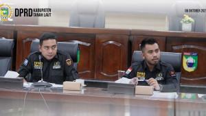Ketua-Komisi-I-Yoga-Pinis-Suhendra-kiri-memimpin-RDPU-terkait-sengketa-lahan-di-Desa-Bukit-Mulia.jpg