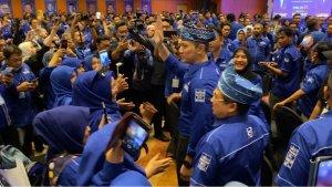 Ketua-Umum-Partai-Demokrat-AHY-disambut-ribuan-massa-saat-tiba-di-Hotel-Galaxy.jpg