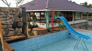 Kolam-Renang-Anak-dengan-latar-Pondok-Apung-di-Jack-Kolam-Bincau.jpg