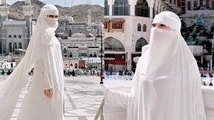 Kolase-potret-Celine-Evangelista-kala-tunaikan-umrah.jpg
