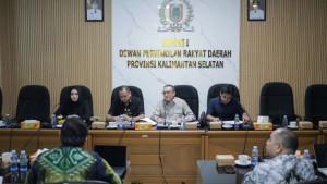 Komisi-I-DPRD-Kalsel-menggelar-Rapat-Dengar-Pendapat-RDP-Agustus-2025.jpg