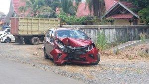 Kondisi-mobil-Daihatsu-Sigra-yang-ditumpangi-oleh-satu-keluarga-ringsek.jpg
