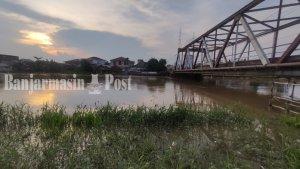 Kondisi-sungai-magara-yang-mengalir-di-bawah-jembatan-Paliwara-Amuntaivc.jpg