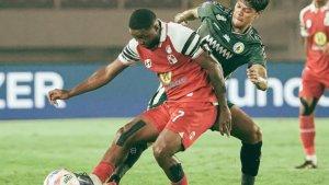 Kontrol-Bola-Levymadinda-saat-hadapi-pemain-PSS-Sleman.jpg