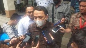 Kuasa-Hukum-terdakwa-Mardani-H-Maming-Adeyan-Yan-Hasbullah.jpg
