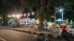 Kuliner-depan-Museum-Lambung-Mangkurat-Banjarbaru-Kamis-31720252.jpg