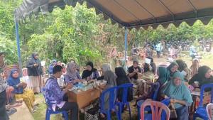 Lansia-di-Desa-Tundi-Kabupaten-Balangan-jalani-pemeriksaan-kesehatan.jpg