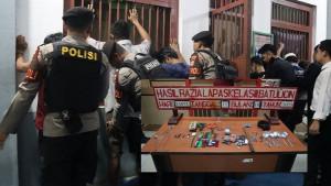 Lapas-kelas-III-Batulicin-didukung-Polres-Banjar-mengelar-razia.jpg