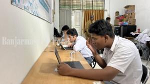 Lima-siswa-kelas-XII-SLBN-2-Banjarmasin-menjalani-Tes-Kemampuan-Akademik.jpg