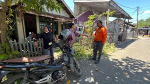 Lokasi-ditemukannya-seorang-pria-diduga-gantung-diri-pohon-telah-ditumbang-pemilik-rumah.jpg