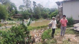 Longsor-di-salah-satu-rumah-warga-Desa-Jimamun-Lampihong-Paringin-Balangan12.jpg