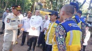 M-Yamin-beserta-jajaran-saat-mendampingi-kunjungan-Direktur-Sanitas.jpg