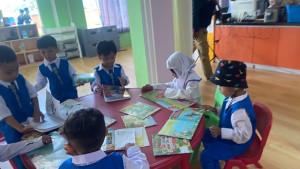 MANFAATKAN-FASILITAS-Murid-TK-Negeri-Pembina-Banjarmasin-Td.jpg