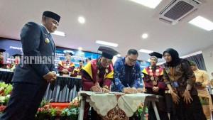 MOU-Bupati-Tala-H-Rahmat-Trianto-menyaksikan-penandatanganan-d.jpg