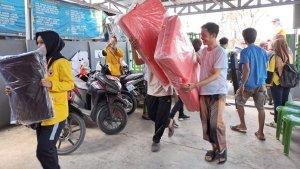 Mahasiswa-ULM-angkut-barang-bantuan-untuk-korban-kebakaran-di-Belawang-batola-Kalsel-04082023.jpg