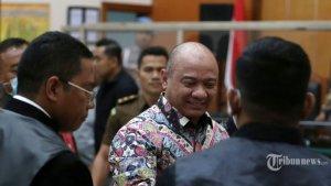 Mantan-Kapolda-Sumatra-Barat-Irjen-Pol-Teddy-Minahasa-Putra-menjalani-sidang-tuntutan.jpg
