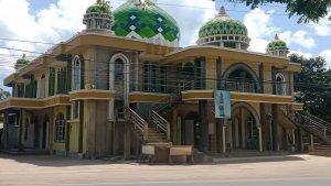 Masjid-Al-Mujahidin-yang-berdiri-megah-di-sisi-jalan-raya-A-Yani-di-Desa-Nusaindah.jpg
