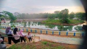 Masyarakat-yang-mengunjungi-embung-Kebun-Raya-Banua1.jpg