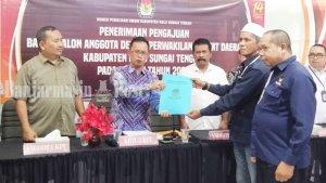 Menjelang-Pemilu-2024-Partai-Nasdem-serahkan-berkas-bakal-caleg-di-Kantor-KPU-HST-Kamis-11052203.jpg