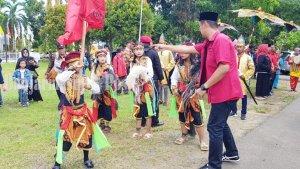 Menjelang-Pemilu-2024-Seni-kuda-lumping-iringi-PDIP-dan-bacaleg-ke-KPU-tala-Kamis-11052203.jpg