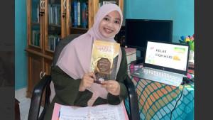 Miftahur-Rohmah-26-saat-mengisi-kajian-secara-online-tentang-fikih-wanita.jpg