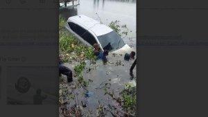 Mobil-keluar-jalur-dan-terbalik-di-Desa-Muning-Tengah-Kecamatan-Daha-Selatan.jpg