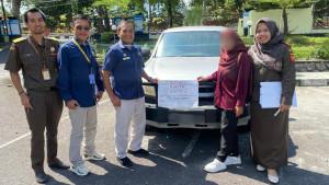Mobil-menjadi-salah-satu-aset-penunggak-pajak-yang-disita-oleh-DJP-Kalselteng.jpg