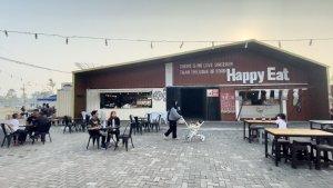 Mulai-dari-kopi-snack-minuman-hingga-makanan-berat-tersedia-di-sana.jpg