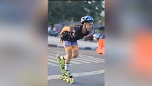 Novi-latihan-sepatu-roda-di-depan-Balai-Kota-Banjarbaru.jpg