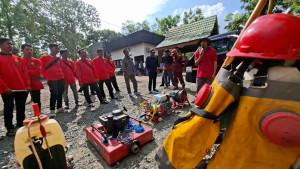 PEJABAT-KPH-Tala-Agus-Suparno-menjelaskan-kepada-MPA-Tala.jpg