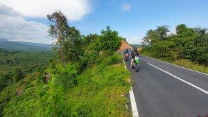 PELINTAS-jalan-di-jalur-Riampinang-Kiram-kerap-berpose-di-kawasan-Pematang-Kaca.jpg