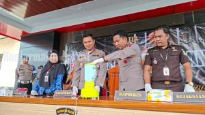 PEMUSNAHAN-BARBUK-Kapolres-Balangan-AKBP-Yulianor-Abdi-mS.jpg