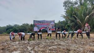 PENANAMAN-SERENTAK-Bupati-Balangan-Abdul-Hadi-SD.jpg