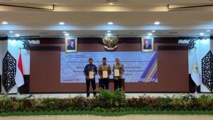 PENANDATANGANAN-Ketua-DPRD-Barito-Kuala-Batola-Ayu-Dyan-Liliana-SDD.jpg