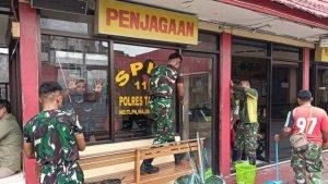 PERBAIKI-KERUSAKAN-Tampak-personel-dari-Kodim-0907-T1.jpg
