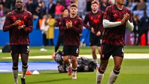 Para-pemain-Liverpool-melakukan-pemanasan-menjelang-kick-off-laga-Liga-Inggris.jpg