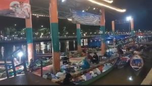 Pasar-terapung-di-Banjarmasin-menjadi-daya-tarik-salah-satu-wisata.jpg