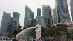 Patung-Merlion-atau-kepala-singa-badan-ikan-yang-menjadi-maskot.jpg