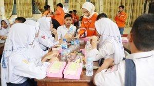 Pelajar-SMPN-2-Kintap-mengikuti-pemaparan-Tim-PT-Arutmin-Indonesia.jpg