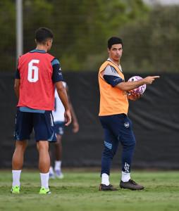 Pelatih-Arsenal-Mikel-Arteta-memimpin-timnya-latihan-persiapan-Liga-Inggris.jpg