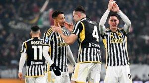 Pelatih-kepala-Juventus-Max-Allegri-Dusan-Vlahovic-yang-ditarik-keluar-saat-pertandingan-Napoli.jpg
