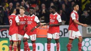 Pemain-Arsenal-dipimpin-Bukayo-Saka-kompak-merayakan-gol-bagi-timnya-di-Liga-Inggris.jpg