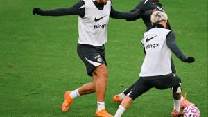 Pemain-Chelsea-menjalani-latihan-untuk-berat-melawan-Liverpool-di-Liga-Inggri.jpg