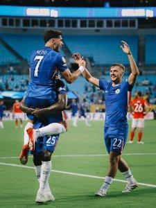Pemain-Chelsea-merayakan-gol-ketiga-dalam-laga-Piala-Dunia-Antarklub-2025-f.jpg