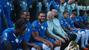 Pemain-Chelsea-sesaat-sebelum-melakukan-sesi-foto-bersama.jpg