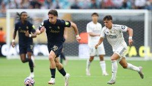 Pemain-Juventus-Kenan-Yildiz-dikejar-pemain-Real-Madrid.jpg